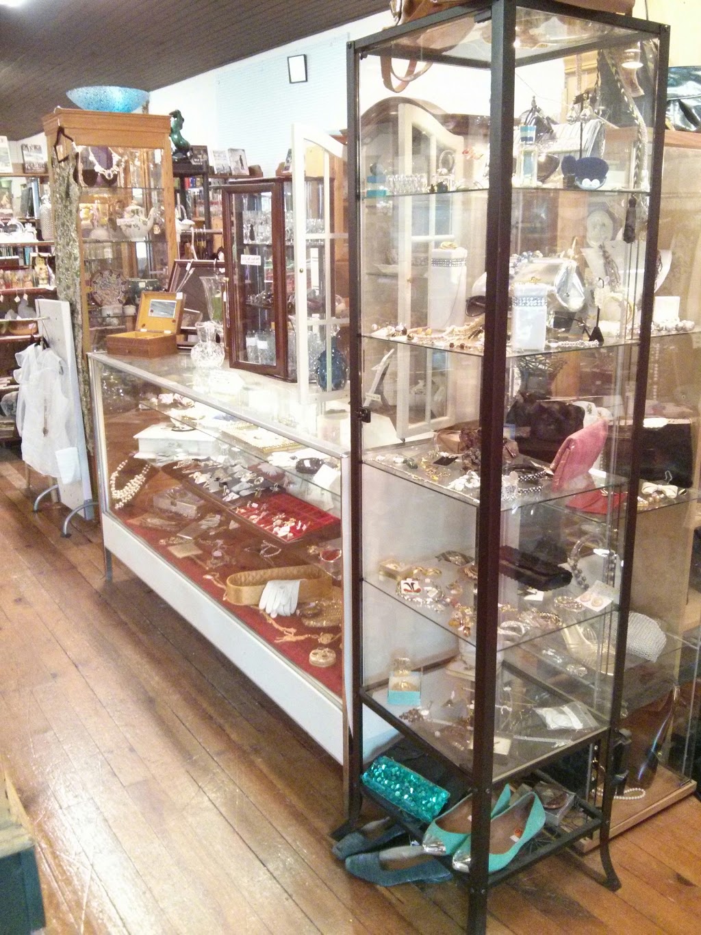 Almonte Antiques & Collectibles | 26 Mill St, Almonte, ON K0A 1A0, Canada | Phone: (613) 256-1512