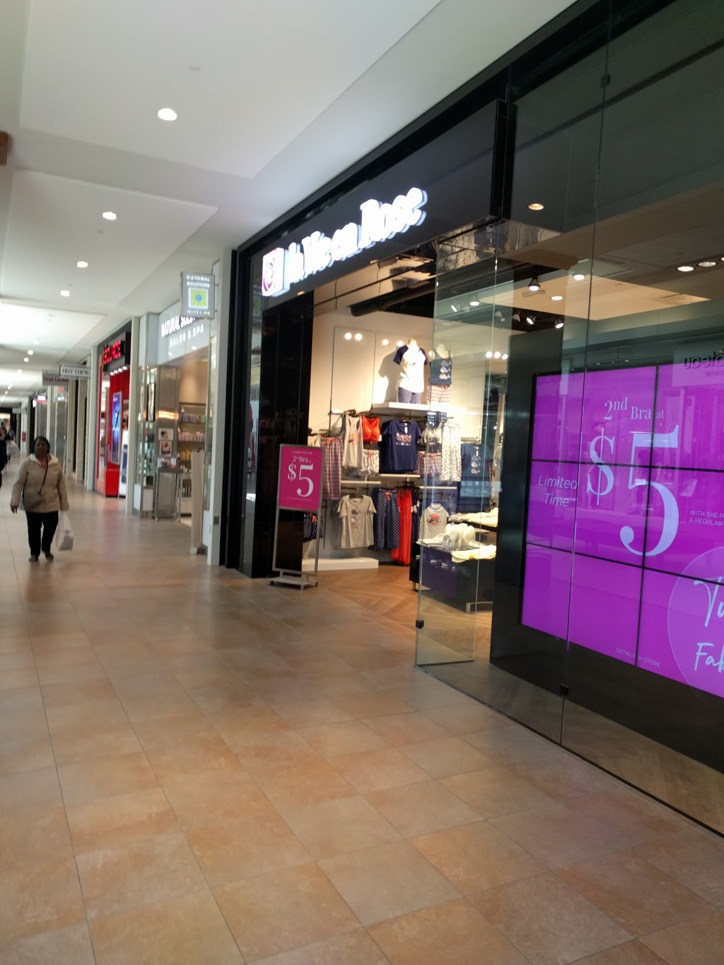 La Vie en Rose | 2960 Kingsway Dr, Kitchener, ON N2C 1X1, Canada | Phone: (519) 893-4014