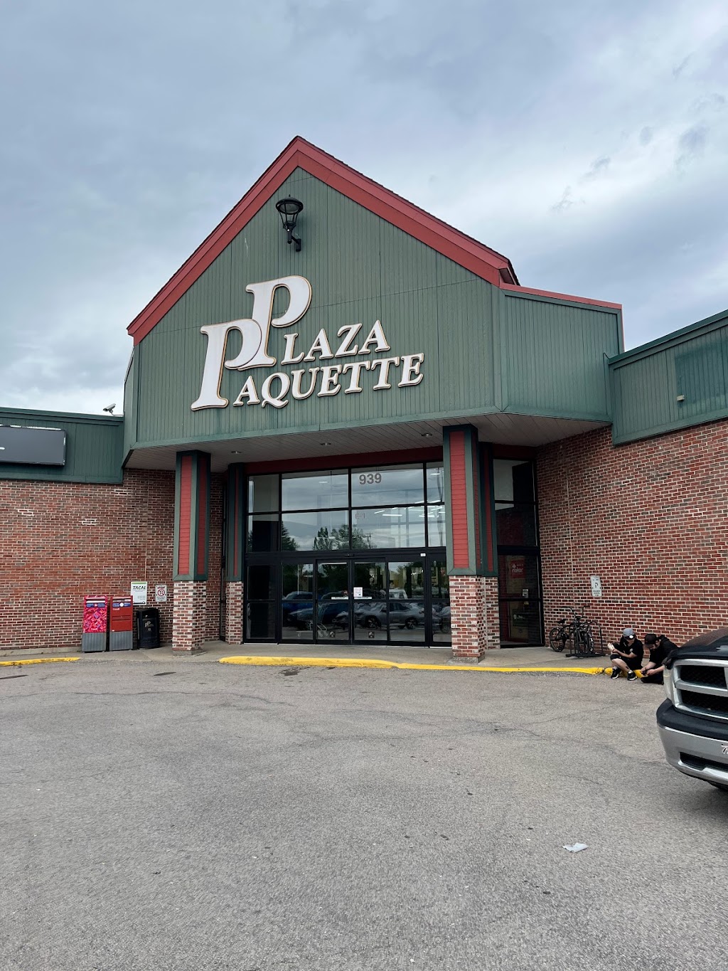 Hart | 939 Bd Albiny Paquette, Mont-Laurier, QC J9L 3J1, Canada | Phone: (819) 623-9038
