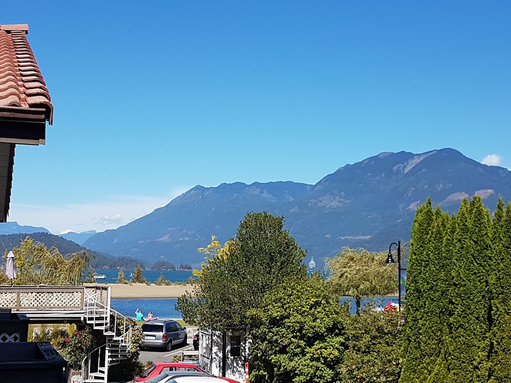 Harrison Village Motel | 280 Esplanade Ave, Harrison Hot Springs, BC V0M 1K0, Canada | Phone: (604) 796-2616