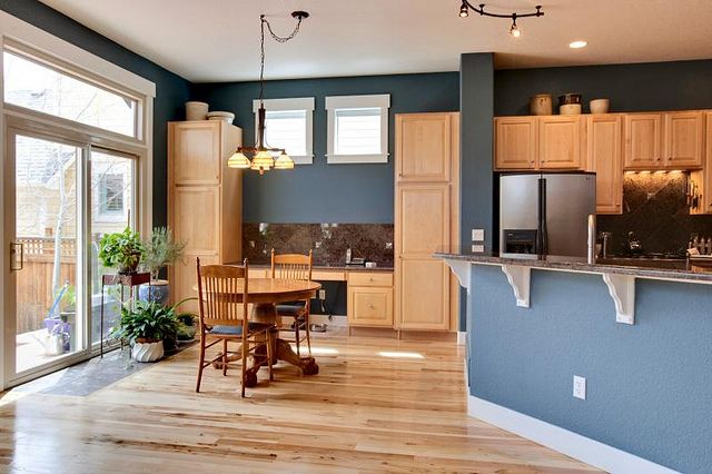 2GalsProPainting | 561 Brant St, Burlington, ON L7R 2G6, Canada | Phone: (289) 804-1868