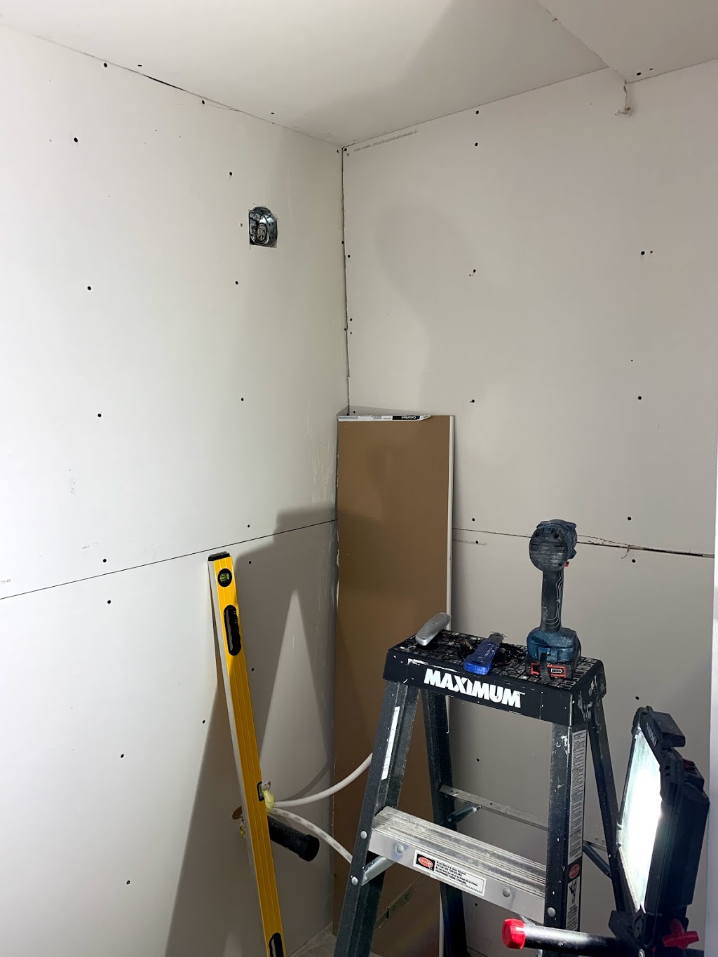 Nand’S handyman | 373 Vincent Dr, Ayr, ON N0B 1E0, Canada | Phone: (519) 781-3447