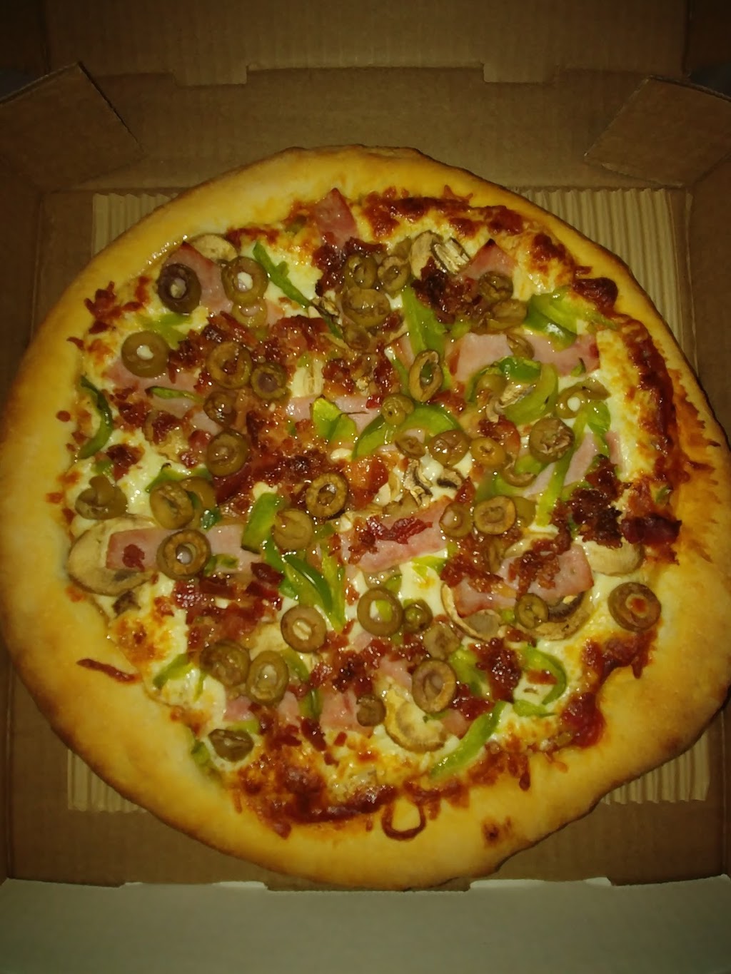 Village Pizza | 426 Main Street Bath, Bath, ON K0H 1G0, Canada | Phone: (613) 352-7481