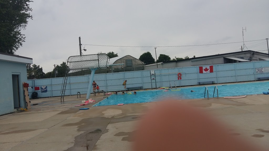 North Wellington Co-Operative Services | 404 Main St S, Mount Forest, ON N0G 2L3, Canada | Phone: (519) 323-1271