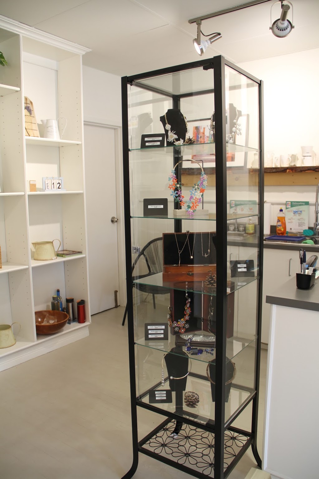 HOWS Coffee & Gift | 948 King St W, Hamilton, ON L8S 1K8, Canada | Phone: (905) 512-4768