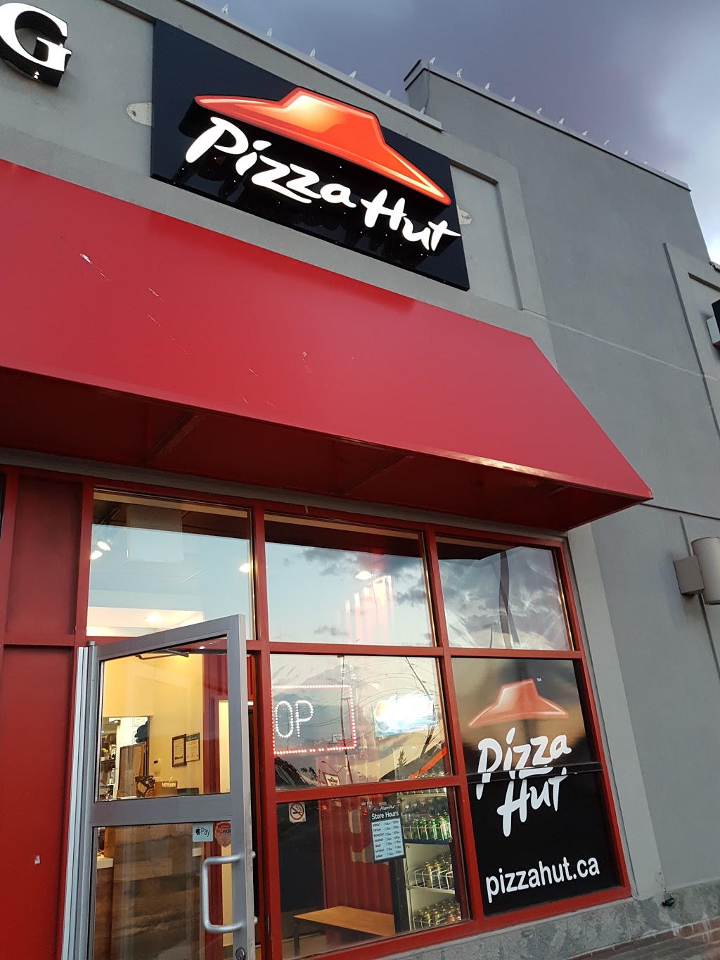 Pizza Hut | 380 Dundas St E Unit 4, Oakville, ON L6H 6Z9, Canada | Phone: (905) 257-3443