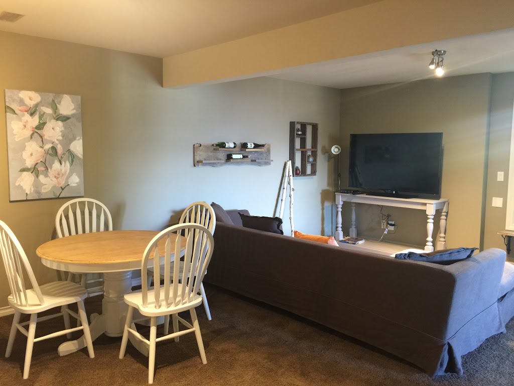 Kelowna Chateau B&B | 543 Gowen Pl, Kelowna, BC V1W 5B4, Canada | Phone: (604) 803-8910
