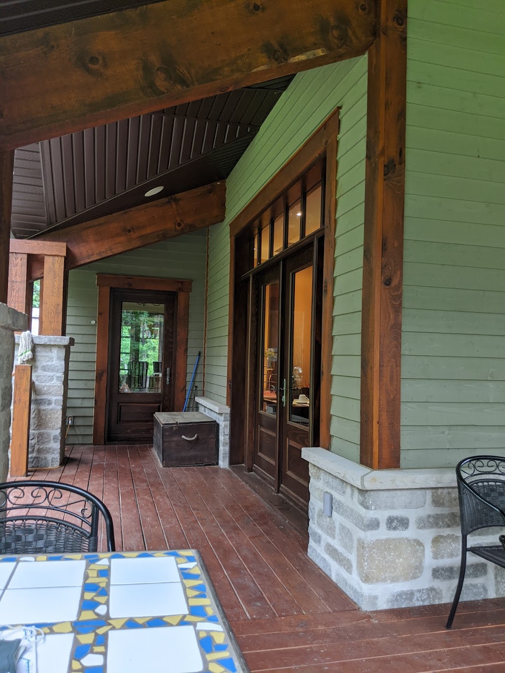 Au Petit Marigot | 90 Chemin Clément, Mont-Tremblant, QC J8E 1N8, Canada | Phone: (819) 425-9691