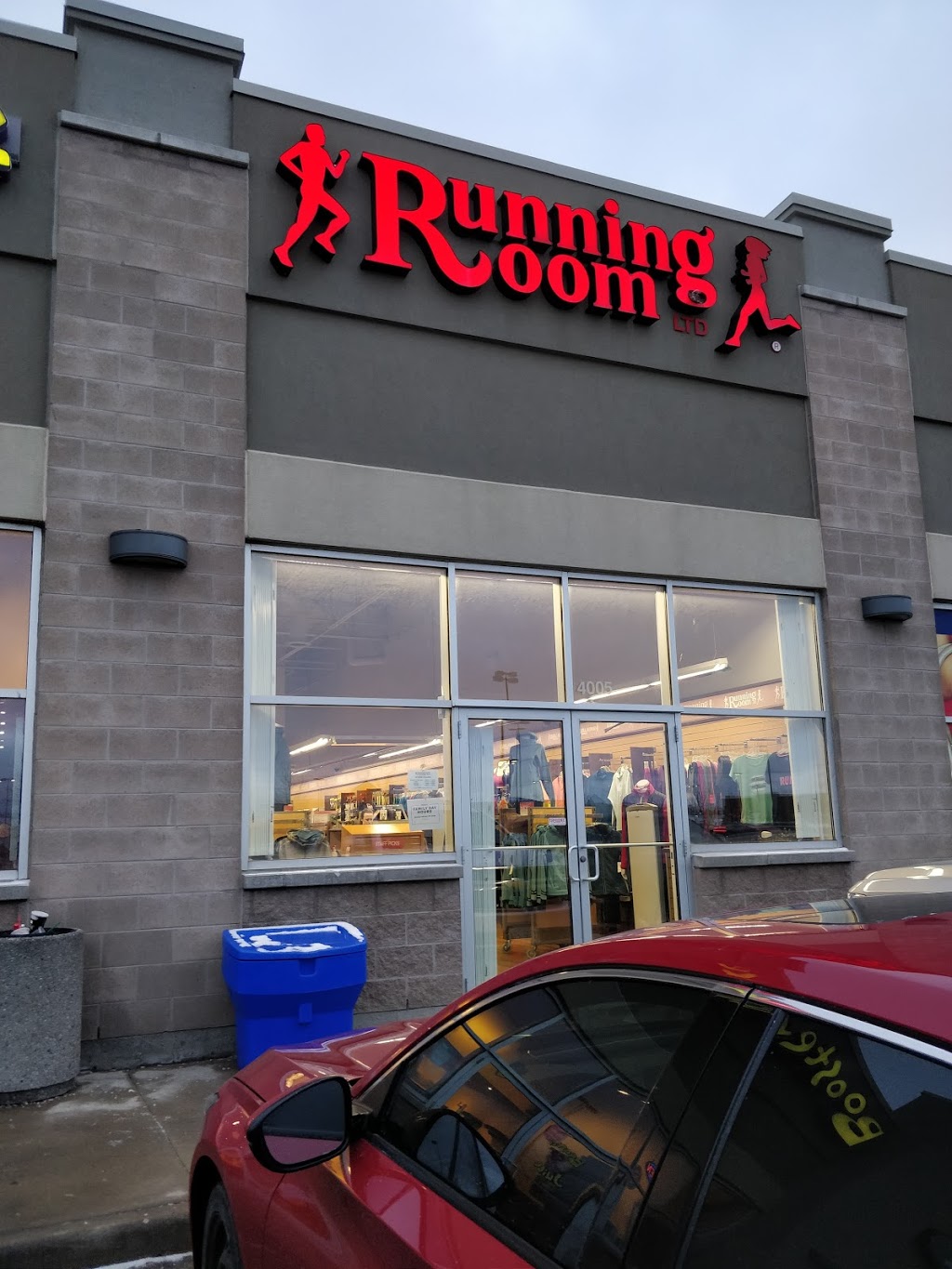 Running Room | Mountain Locks Plaza, 1791 Stone Church Rd E Unit 4005, Stoney Creek, ON L8J 0B4, Canada | Phone: (905) 578-2198