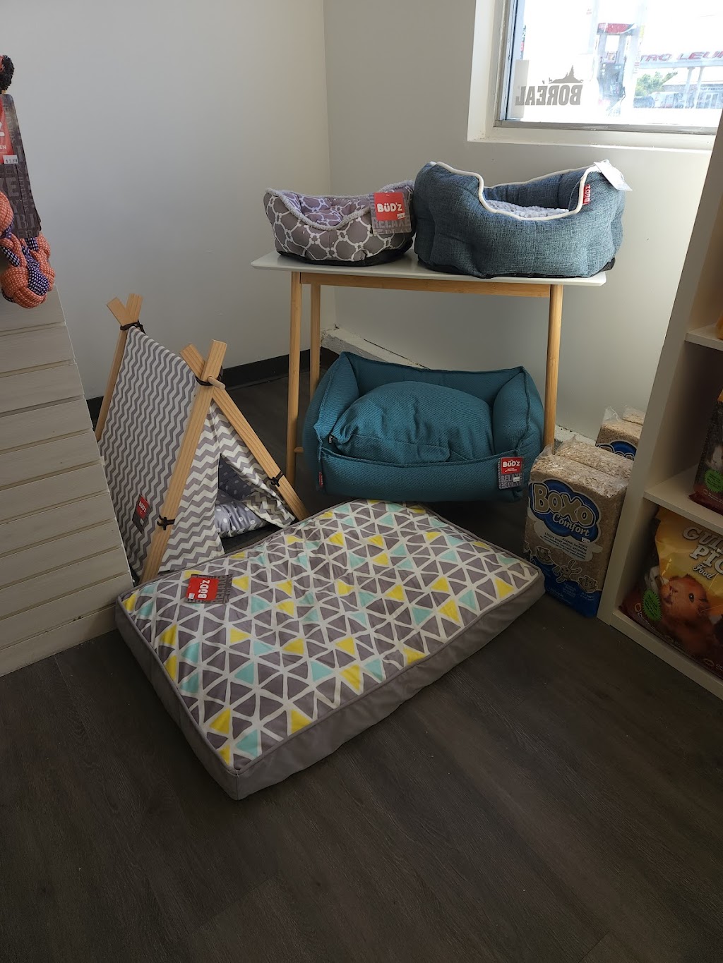 Four Paws Pet Supply | 5379 Old Highway 2, Shannonville, ON K0K 3A0, Canada | Phone: (613) 970-9032