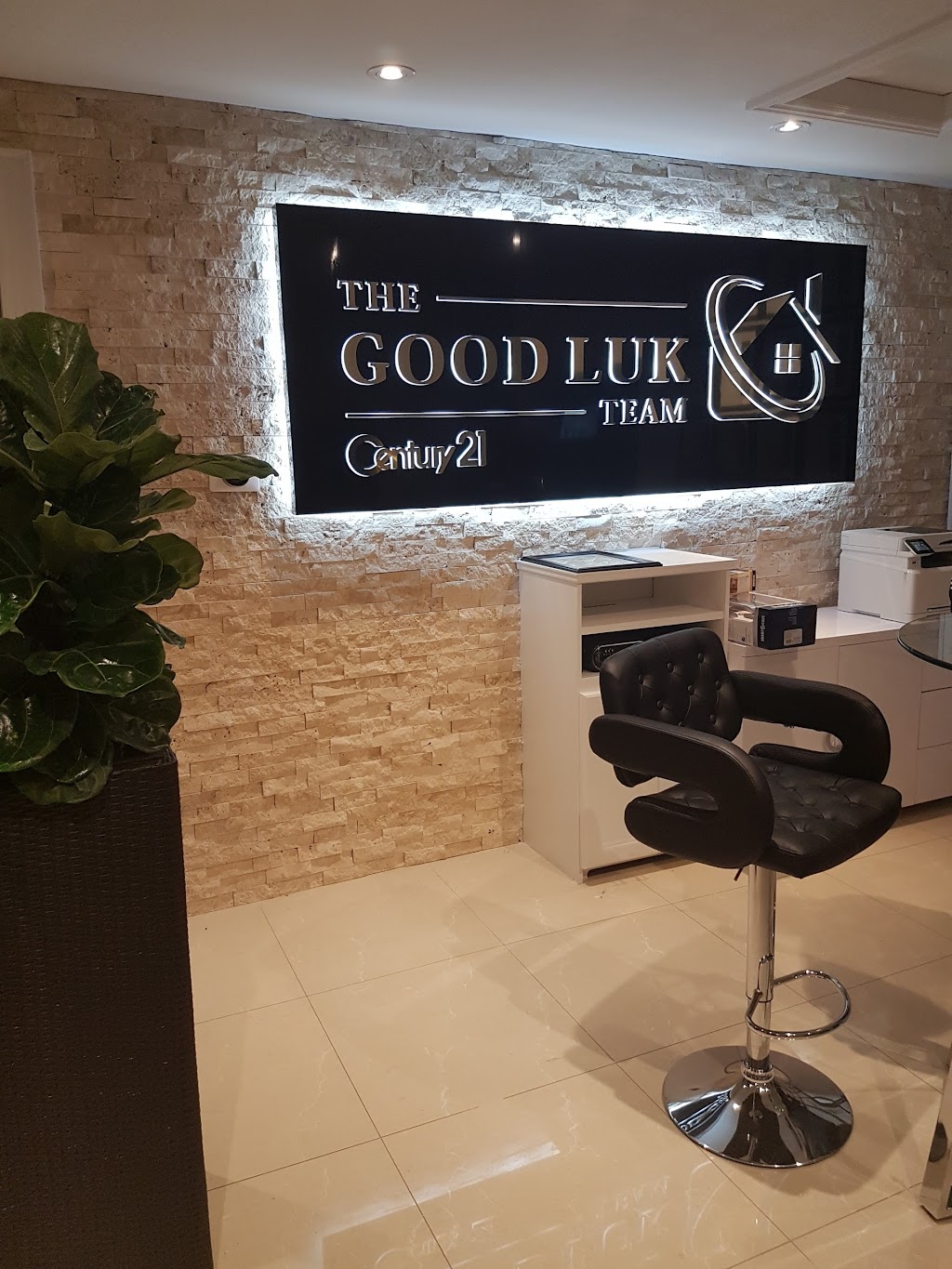 C21 THE GOOD LUK TEAM | 10873 Kennedy Rd, Markham, ON L6C 1P2, Canada | Phone: (833) 300-0983