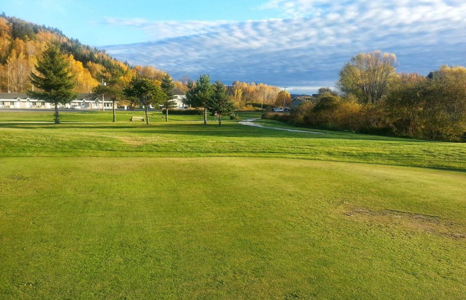 Club De Golf St-Michel-Des-Saints | 220 Chem. du Mont-Trinité, Saint-Michel-des-Saints, QC J0K 3B0, Canada | Phone: (450) 833-5050