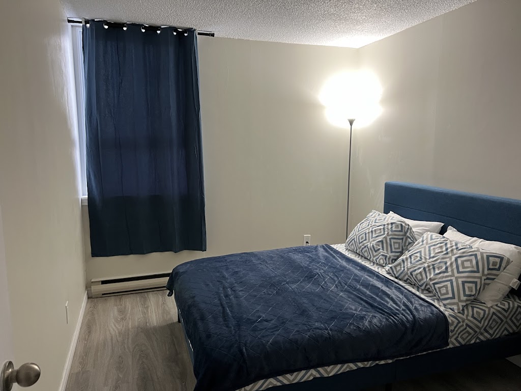 Business Room Club | 2020 Jasmine Crescent, Gloucester, ON K1J 8K5, Canada | Phone: (613) 701-2442
