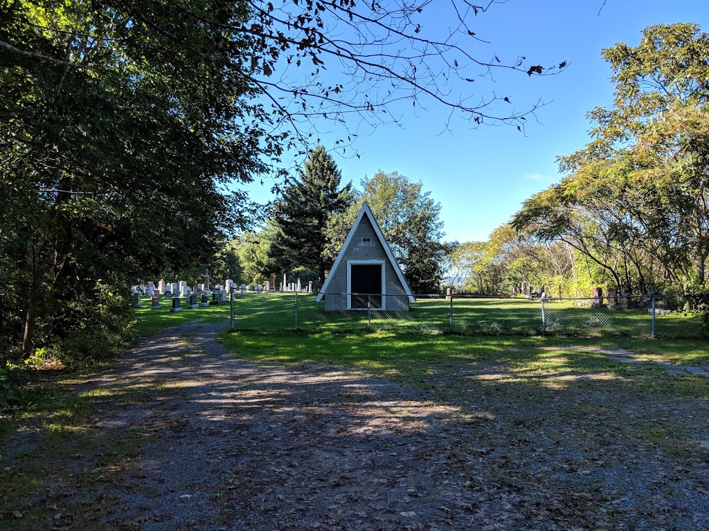 Clarence Cemetery | 2639 Old Highway 17, Rockland, ON K4K 1W3, Canada