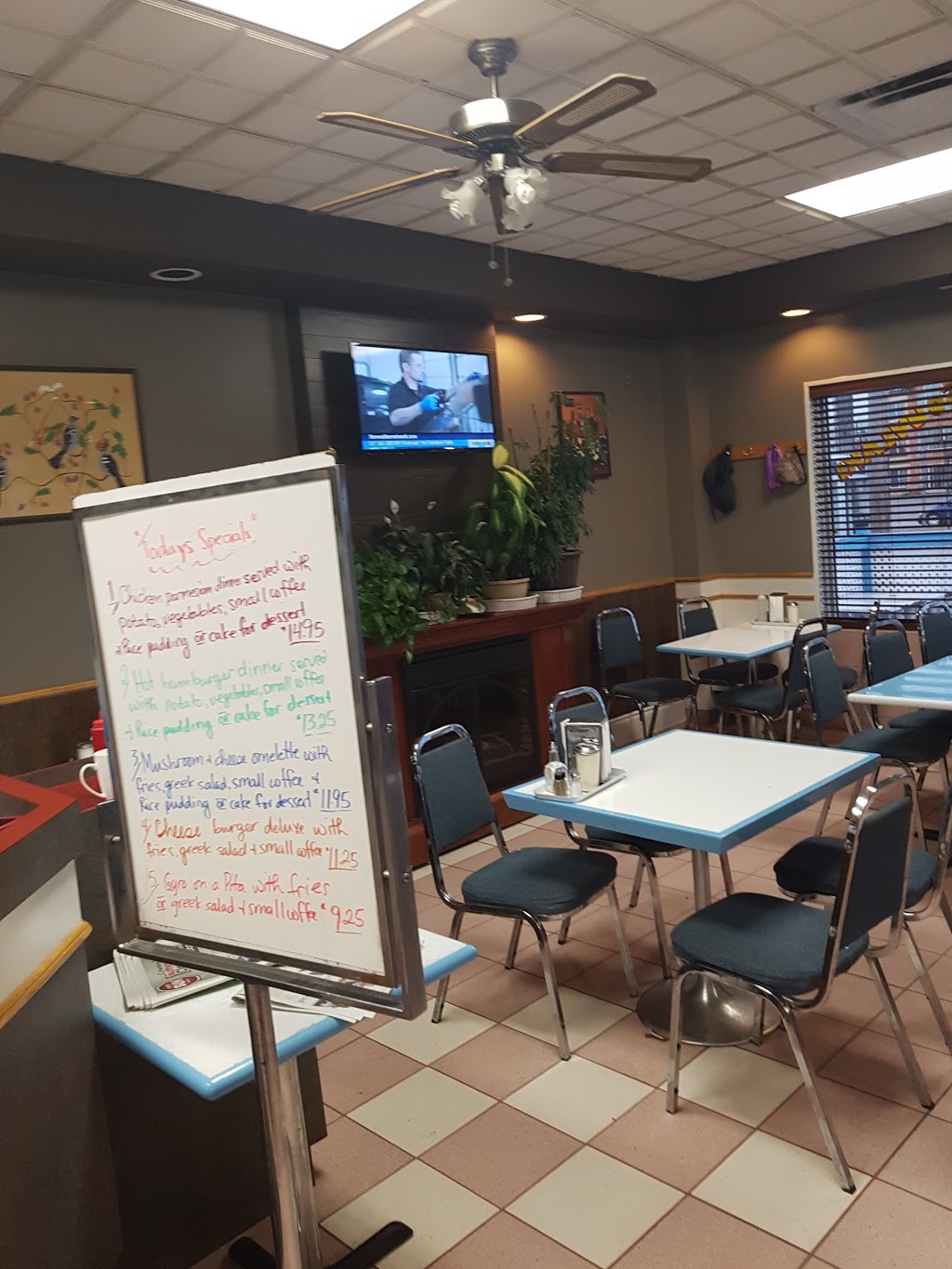 Signature Restaurant | 581 Kawartha Lakes County Rd 121, Fenelon Falls, ON K0M 1N0, Canada | Phone: (705) 887-5353