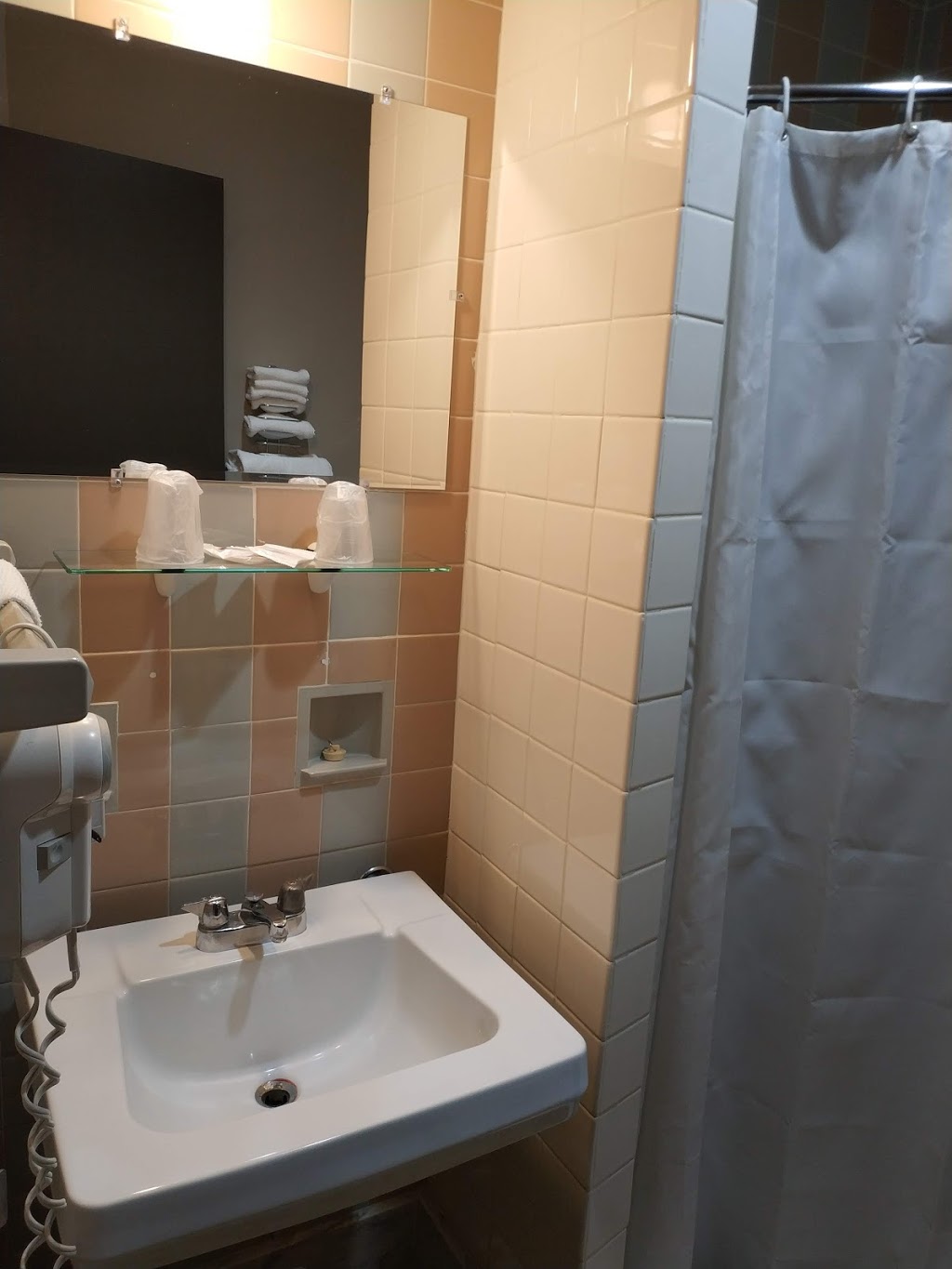 Maison De La Madone | 10 Rue Denis Caron, Trois-Rivières, QC G8T 3W9, Canada | Phone: (819) 375-4997