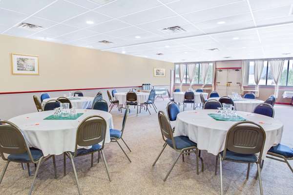 Howard Johnson by Wyndham Enderby | 1510 George St, Enderby, BC V0E 1V0, Canada | Phone: (250) 838-6825