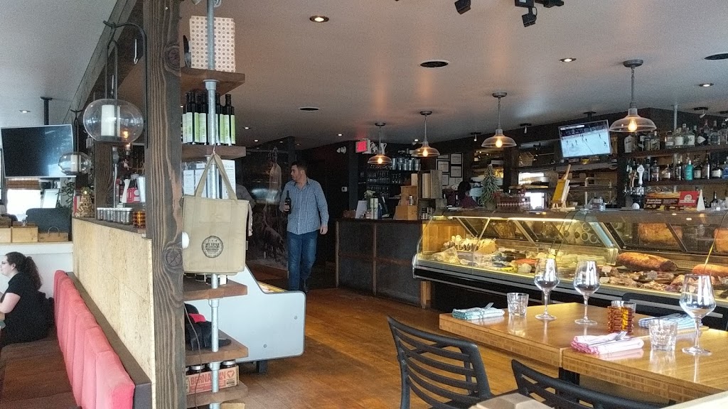 Boucherie & Restaurant Les Têtes de Cochon | 15 Rue Maurice Aveline, Sainte-Adèle, QC J8B 2M8, Canada | Phone: (450) 745-4047