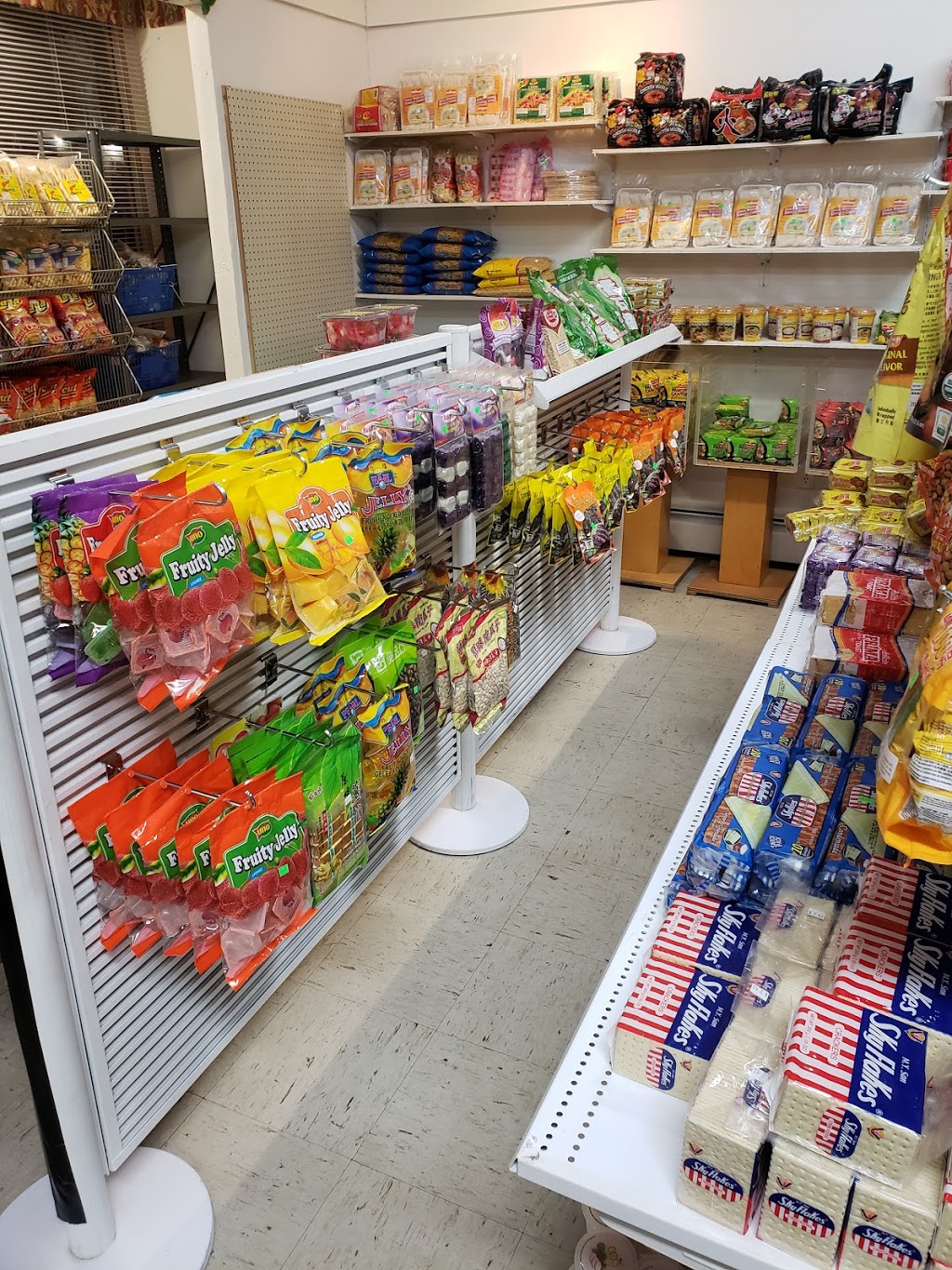 J&B Filipino/Asian Store & Filipino restaurant & Takeout | 5645 Ferry St, Niagara Falls, ON L2G 1S5, Canada | Phone: (289) 296-1114