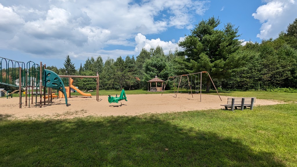Forest Lea Park | 131 Sufian St, Pembroke, ON K8A 6W6, Canada | Phone: (613) 735-6291