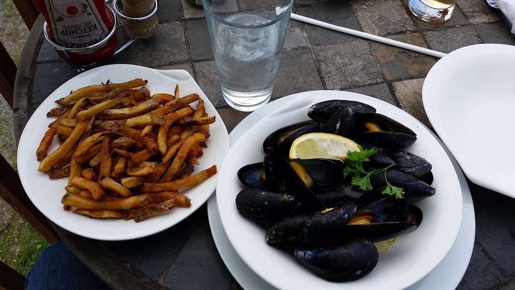Henley House Pub And Restaurant | 22478 Nova Scotia Trunk 7, Sheet Harbour, NS B0J 3B0, Canada | Phone: (902) 885-3335