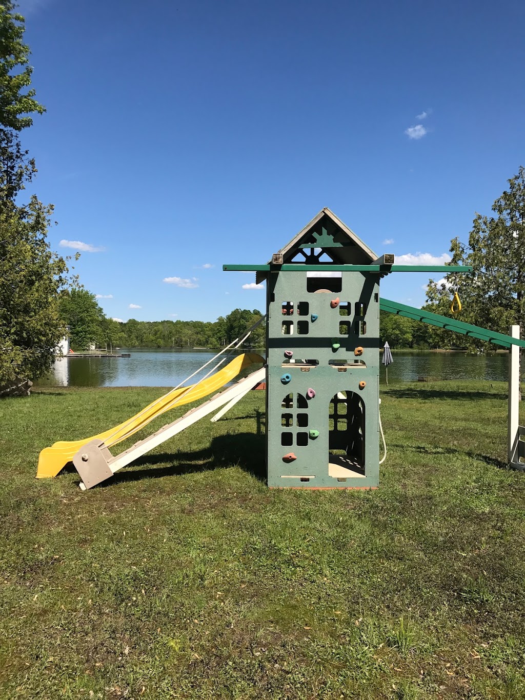 Lakefront Hideaway Resort | 3601 Monck Rd, Norland, ON K0M 2L0, Canada | Phone: (888) 939-3601