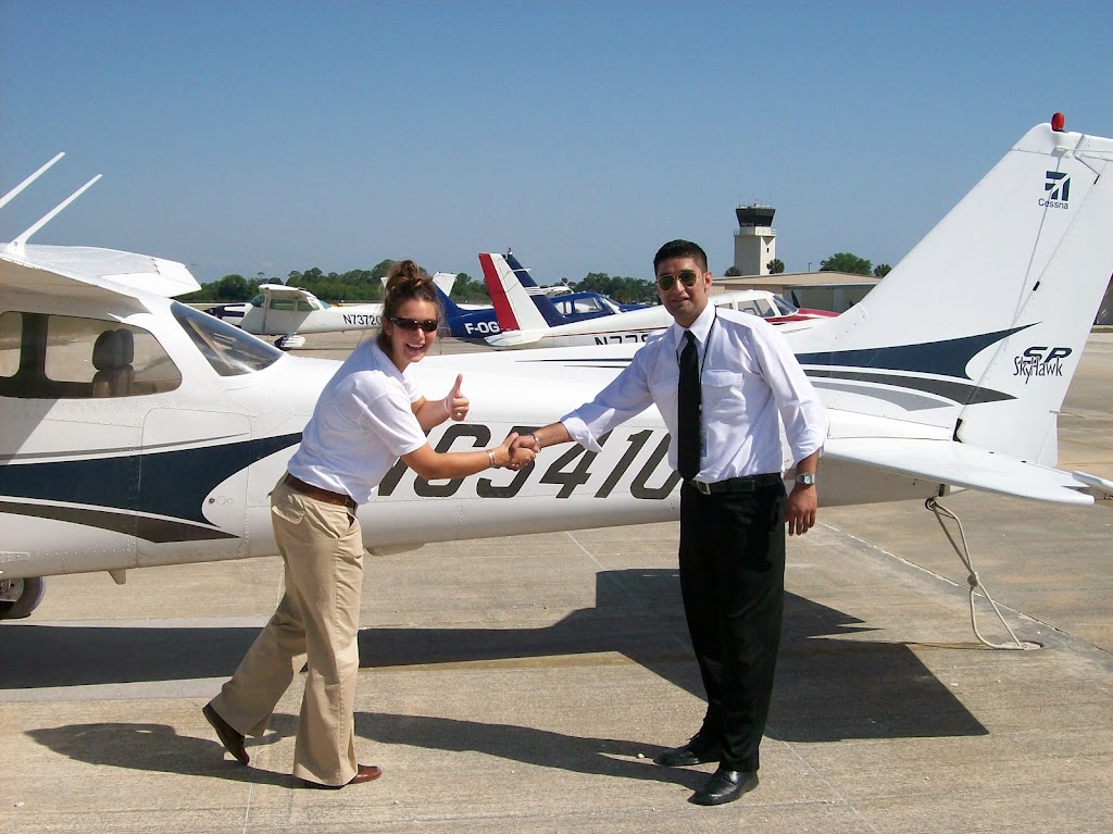 Canadian Pilot Training | 211 Coachway Rd SW, Calgary, AB T3H 1B2, Canada | Phone: (403) 926-0475
