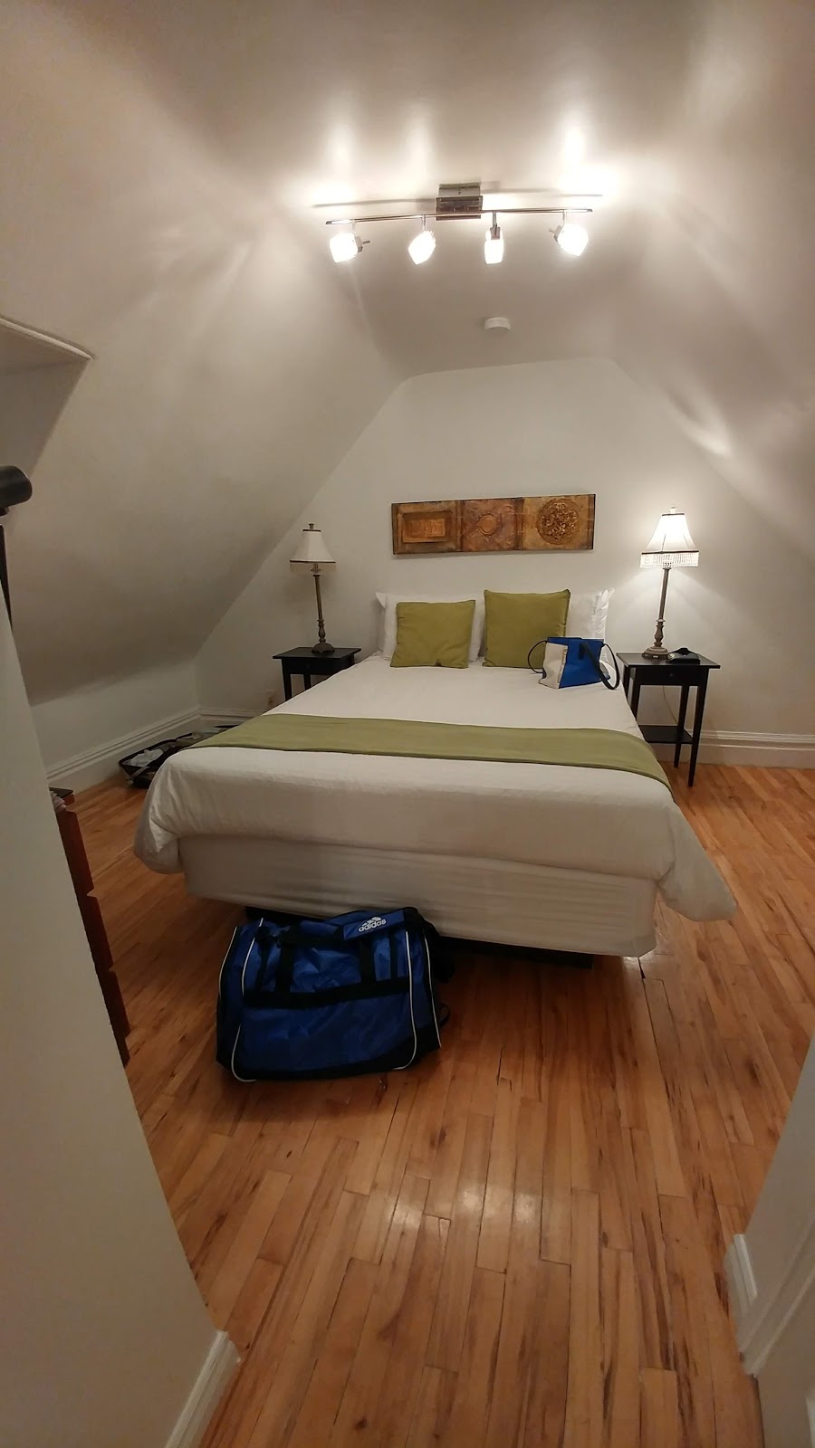Les Maisons Montcalm | 1216 Cr du Général de Montcalm, Québec, QC G1R 3G4, Canada | Phone: (581) 777-3337