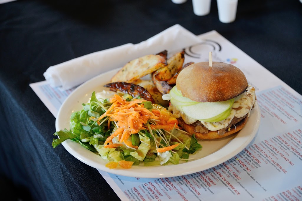 Le Marche Public Mante du Carre | 6 Rue Daniel Johnson, Danville, QC J0A 1A0, Canada | Phone: (819) 839-2843