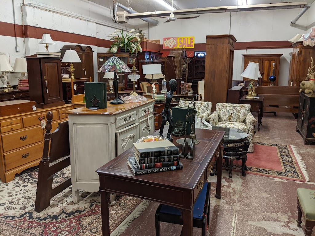 Marions Antiques | 360 Main St, Brighton, ON K0K 1H0, Canada | Phone: (613) 475-0068