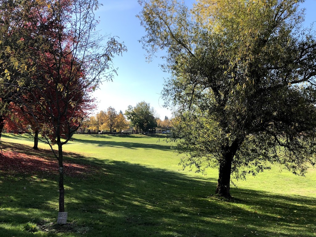 Earles Park | 2801 E 41st Ave, Vancouver, BC V5R 2X4, Canada | Phone: (604) 257-8850