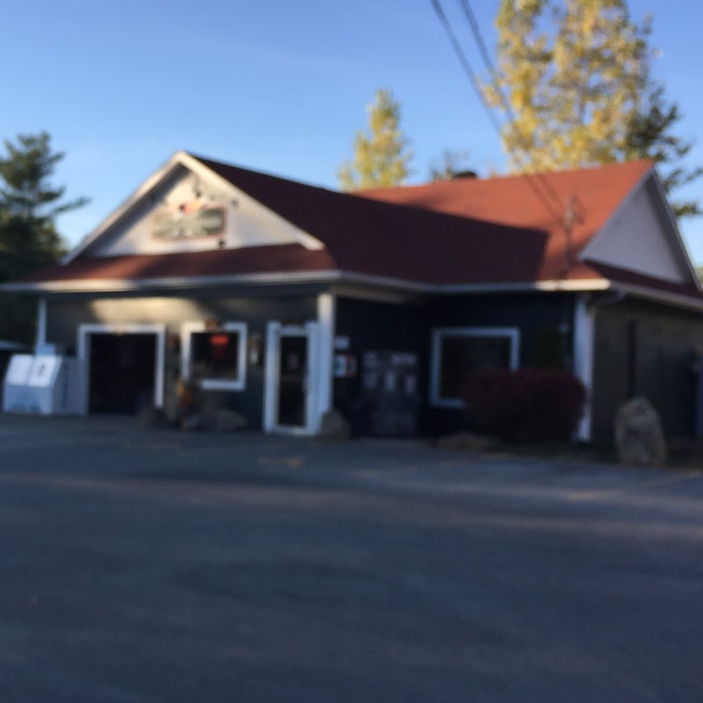 Dépanneur Fusée J.C. | 926 Route Bolton Pass, Bolton-Est, QC J0E 1G0, Canada | Phone: (450) 292-0002