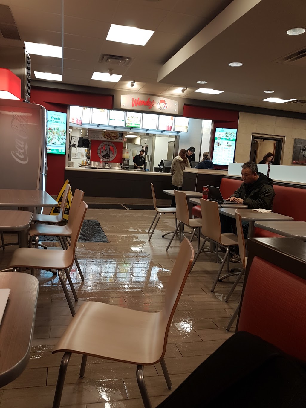 Wendys | 6948 McLeod Rd, Niagara Falls, ON L2G 7K3, Canada | Phone: (905) 354-9976