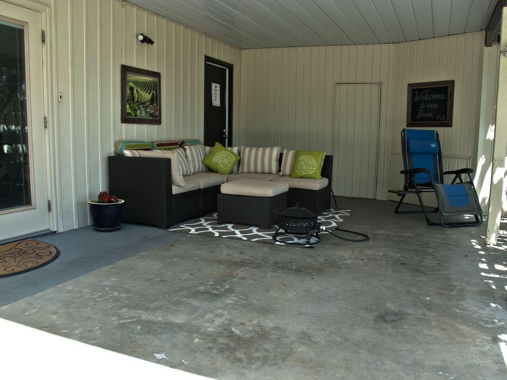 Absolutely Suite | 949 Panorama Crescent, Oliver, BC V0H 1T6, Canada | Phone: (250) 498-4350