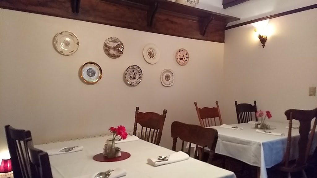 Oak Bay Guest House | 1052 Newport Ave, Victoria, BC V8S 5E3, Canada | Phone: (250) 598-3812