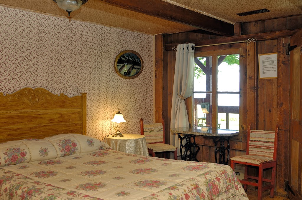 Auberge des Dunes | 118 Chemin de la Basse Ville, LIsle-aux-Grues, QC G0R 1P0, Canada | Phone: (418) 248-0129