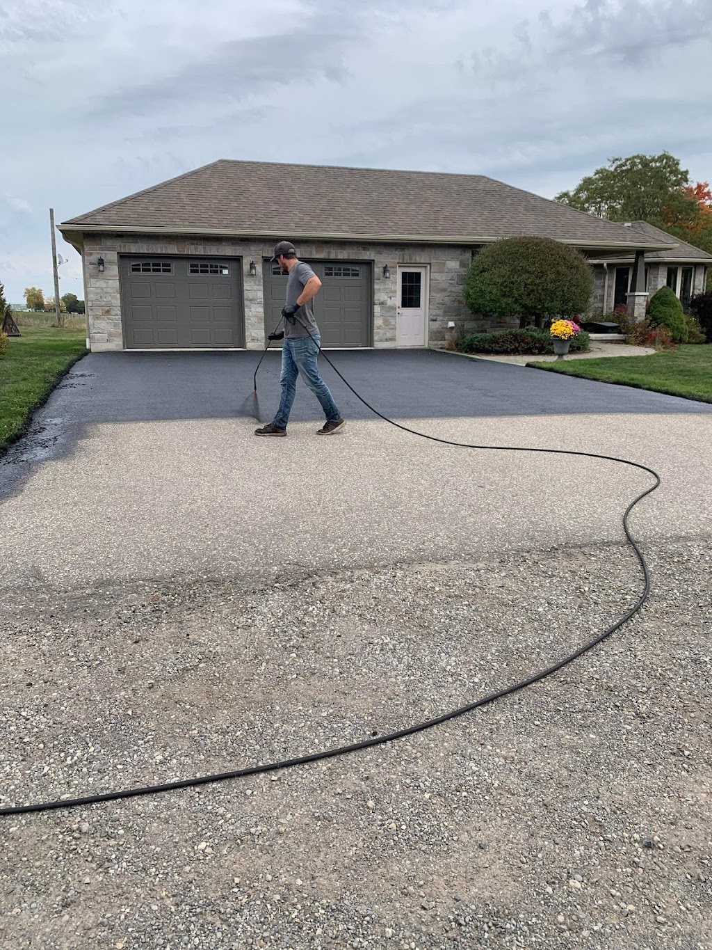 JL Sealcoating | 121 Dover St, Woodstock, ON N4S 3M2, Canada | Phone: (519) 983-0797
