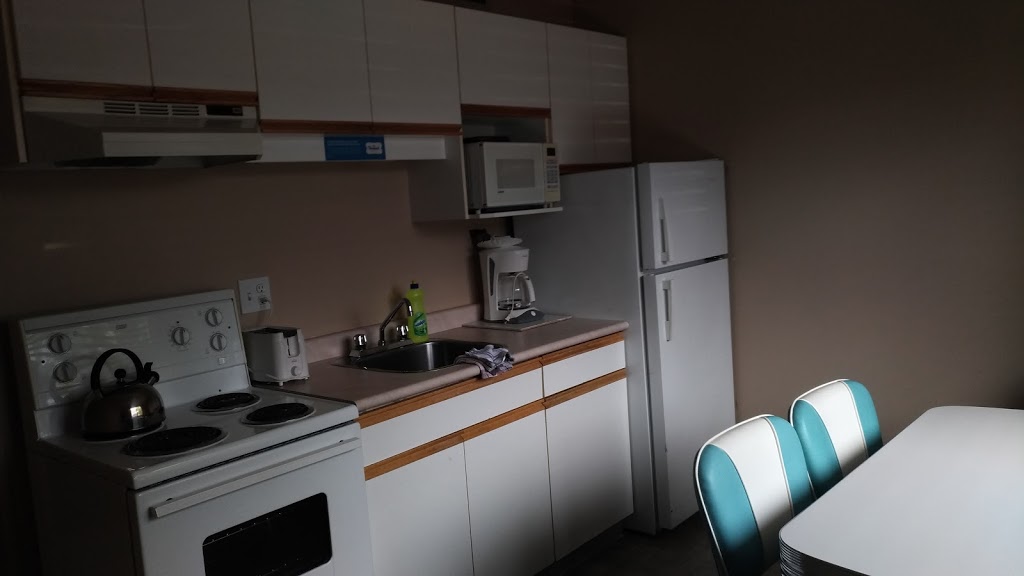 Bowmont Motel | 80 Riverside Dr, Penticton, BC V2A 5Y3, Canada | Phone: (250) 490-0231