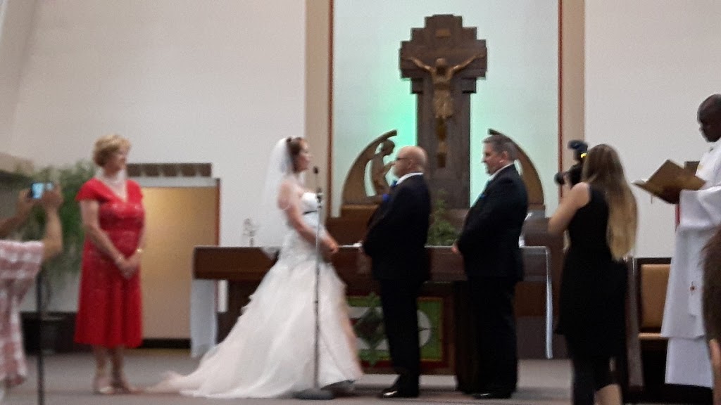 Église Catholique St-Lambert | 41 Avenue Lorne, Saint-Lambert, QC J4P 2G7, Canada | Phone: (450) 671-7544