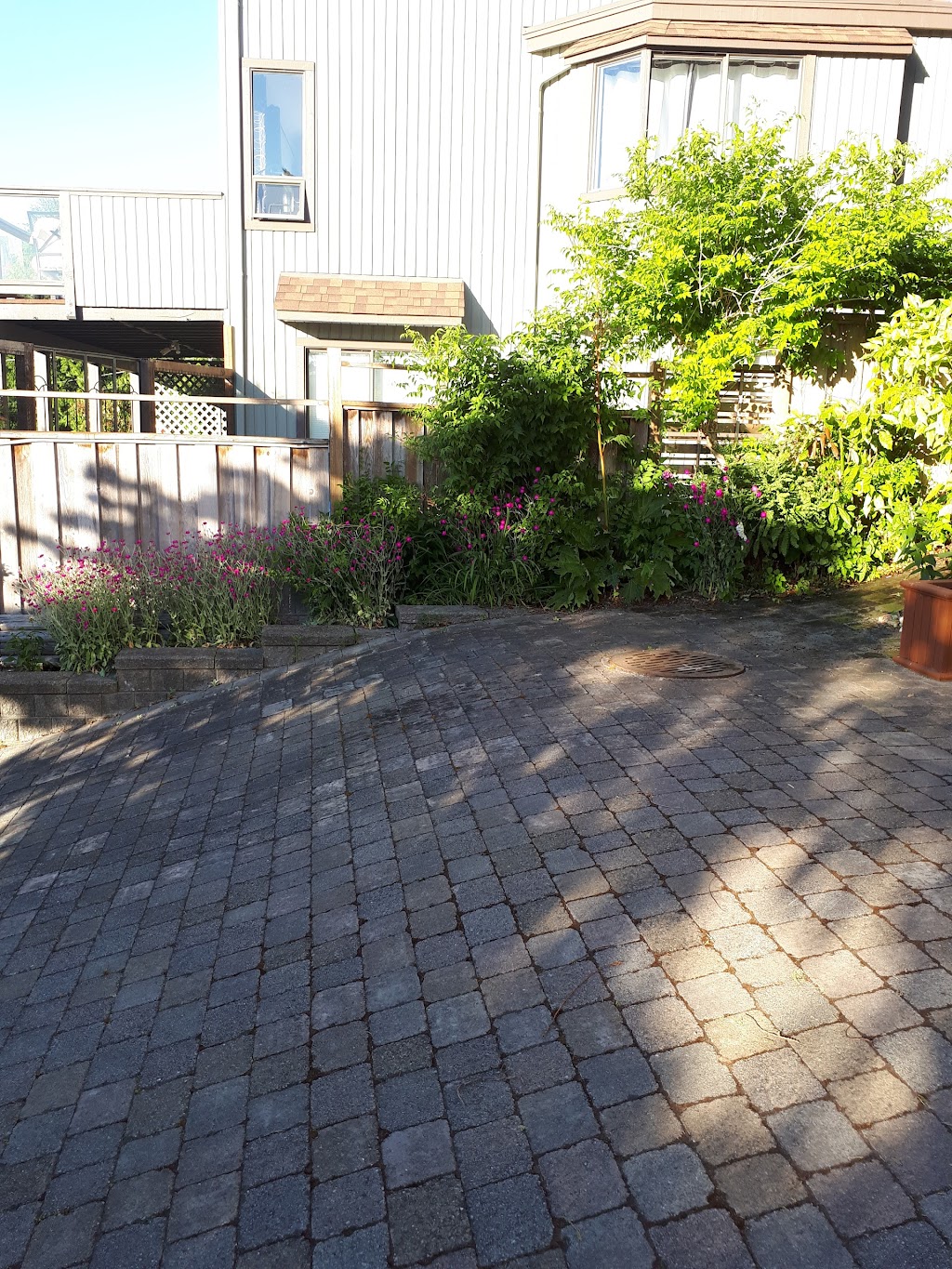 Eagles Den Suite | 5873 Skookumchuk Rd, Sechelt, BC V0N 3A4, Canada | Phone: (604) 885-5089
