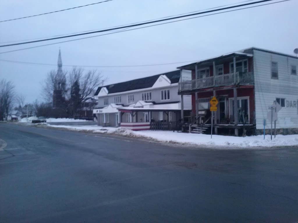 Bar Central Wotton | 708 Rue Saint Jean, Wotton, QC J0A 1N0, Canada | Phone: (819) 828-0158