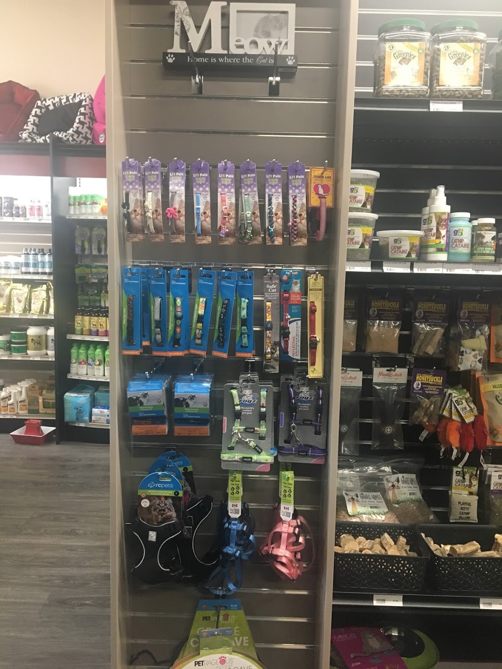 Global Pet Foods | 993 Fir St Unit 21, Sherwood Park, AB T8A 4N5, Canada | Phone: (587) 269-0220