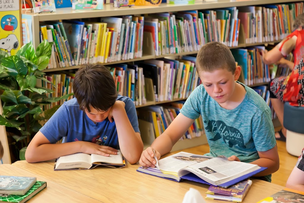 Rolling Hills Public Library | 322 4 Ave, Rolling Hills, AB T0J 2S0, Canada | Phone: (403) 964-2186