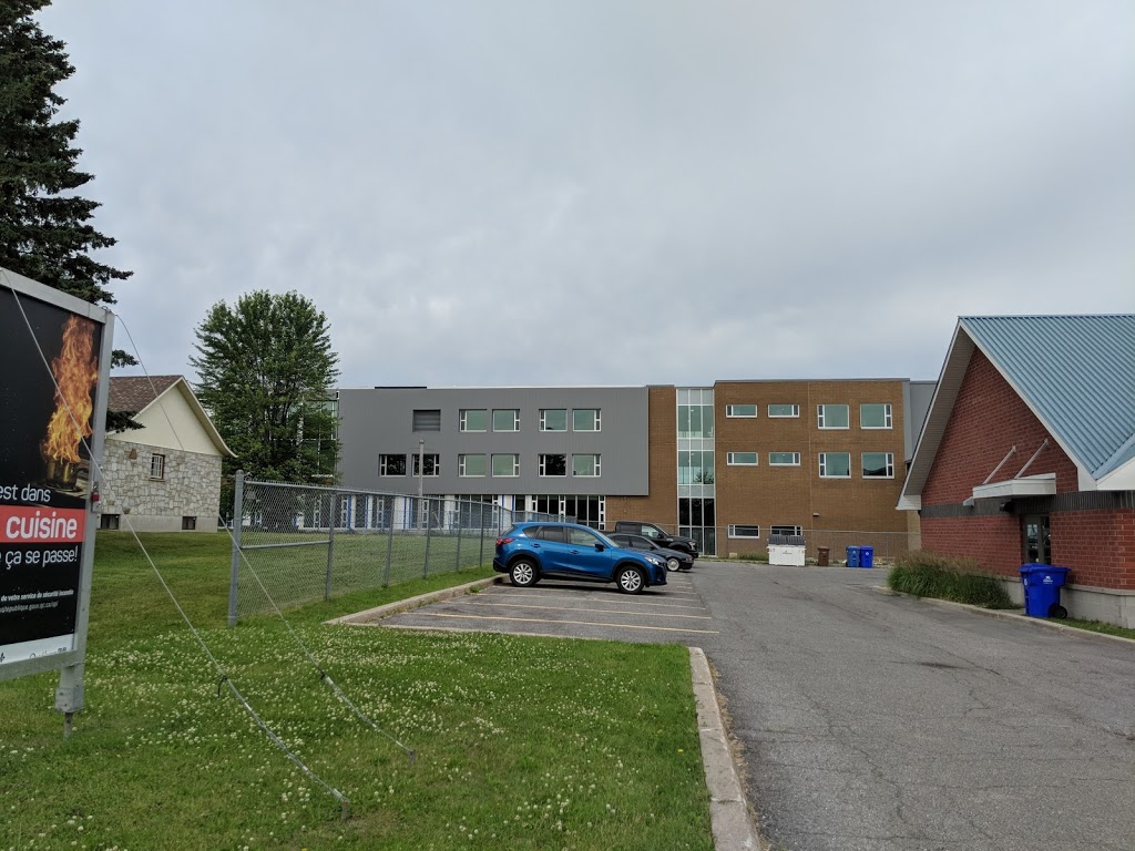 Cheval-Blanc Park Primary School | 173 Rue de la Châteauguay, Gatineau, QC J8P 7S8, Canada | Phone: (819) 568-6677