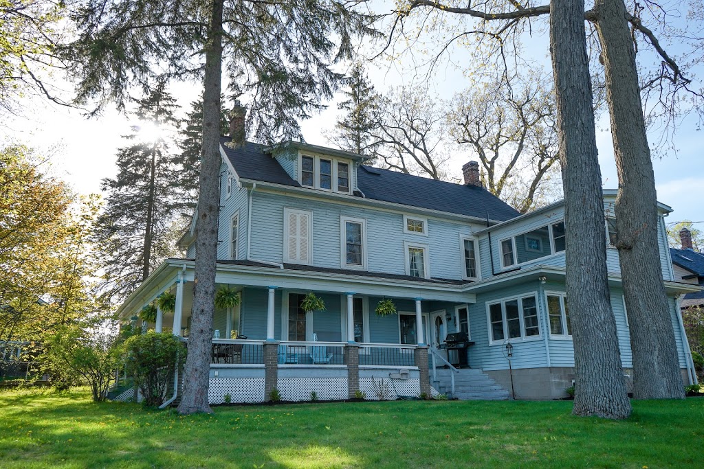 Waterside Inn | 59 Church St, Gananoque, ON K7G 2M9, Canada | Phone: (613) 449-8832