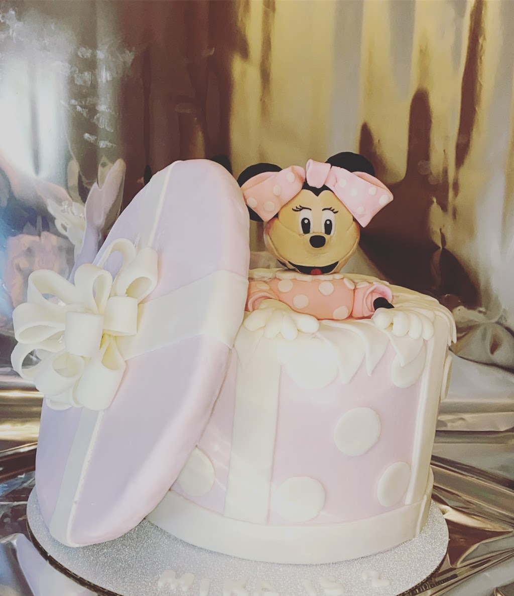 Custom Cakes Kingston | 17 King Pitt Rd, Kingston, ON K7L 4V1, Canada | Phone: (613) 876-5933