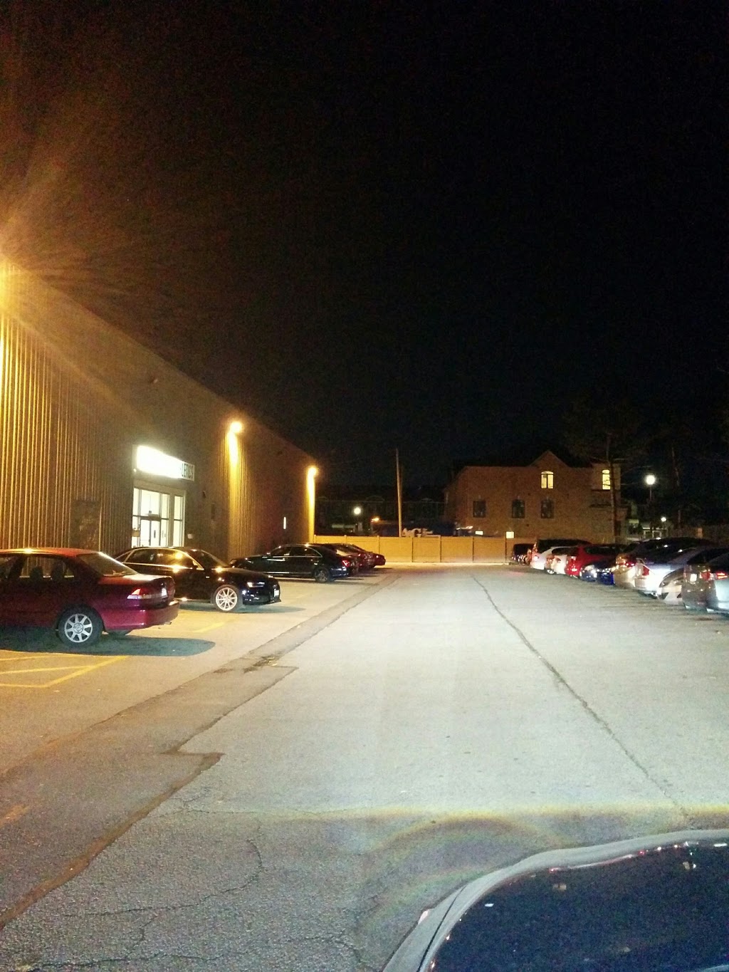 Port Credit Athletics | B, 579 Lakeshore Rd E, Mississauga, ON L5G 1H9, Canada | Phone: (905) 271-9700