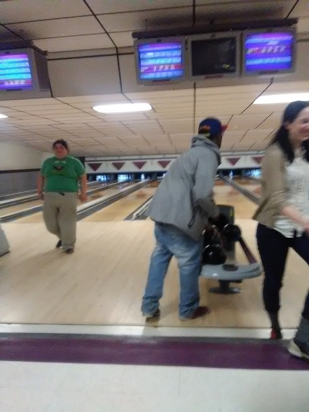 Voelkers Lanes | 686 Amherst St, Buffalo, NY 14207, USA | Phone: (716) 876-6020