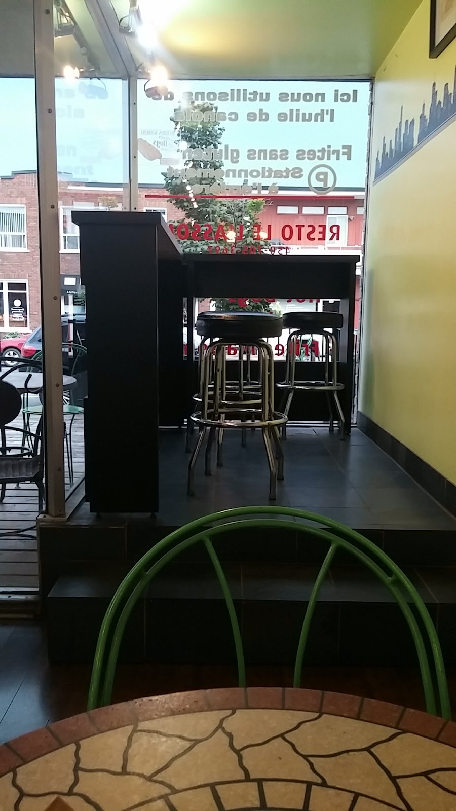 Resto Le LAssom | 339 Boulevard de lAnge-Gardien, LAssomption, QC J5W 1S2, Canada | Phone: (450) 705-3697