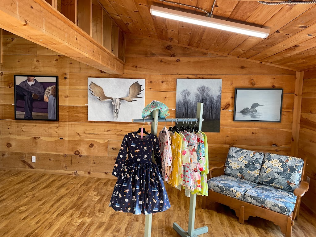 bébé baleine | 39 Chem. de la Vall. de Wakefield, Wakefield, QC J0X 3G0, Canada | Phone: (613) 297-5213